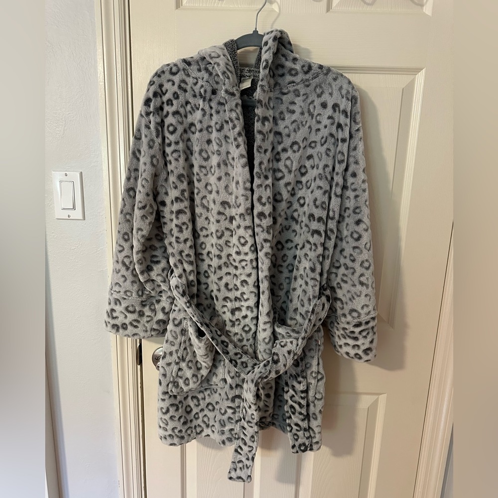 PINK Cheetah Fuzzy Robe